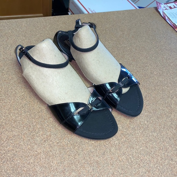 Salvatore Ferragamo Shoes - NWOT Salvatore Ferragamo Vara Bow Flats